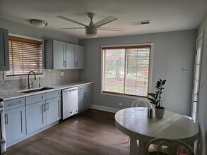 1545 Thornfield Ln in Roselle, IL - Building Photo - Building Photo