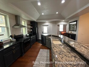 Furnished 5 Bedroom, 3.5 Bath Home in Sioux Falls, SD - Foto de edificio - Building Photo