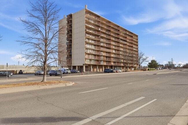 2225 Buchtel Blvd S in Denver, CO - Building Photo - Building Photo