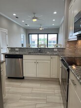 15114 Palmer Lake Cir in Naples, FL - Foto de edificio - Building Photo