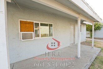 1401 Yosemite Dr in Bakersfield, CA - Building Photo - Building Photo