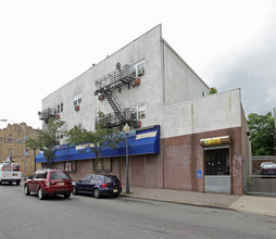 325 Henry St in Orange, NJ - Building Photo - Building Photo