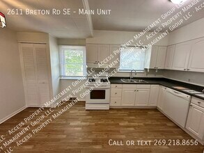 2611 Breton Rd SE in Grand Rapids, MI - Building Photo - Building Photo