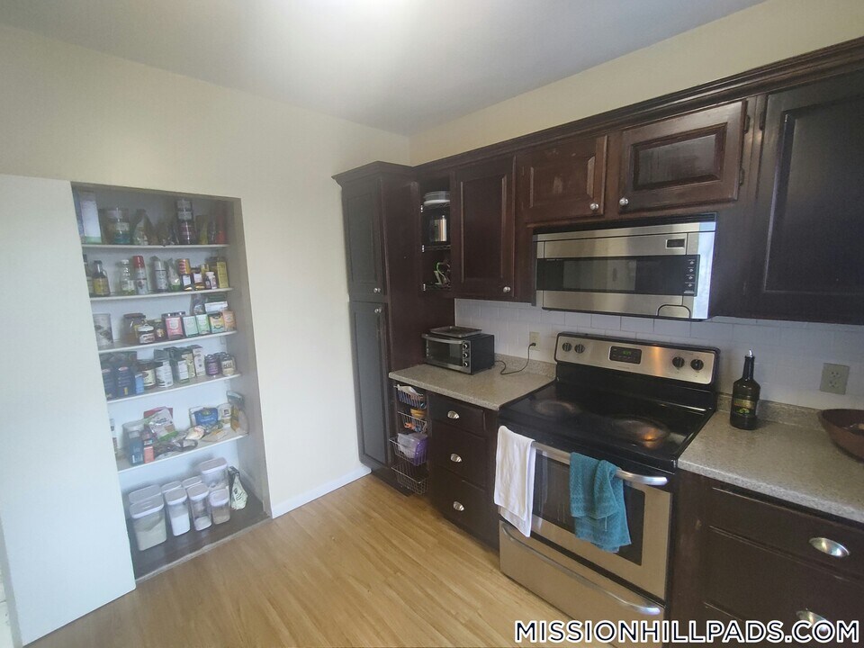 1578 Tremont St in Boston, MA - Building Photo