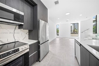 526 SW 2nd St in Miami, FL - Foto de edificio - Building Photo