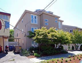 2419 NW 58th St in Seattle, WA - Foto de edificio - Building Photo