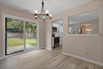 85 Blue Heron Ct in Richmond Hill, GA - Building Photo - Building Photo