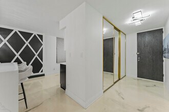 201 E Chestnut St in Chicago, IL - Building Photo - Building Photo