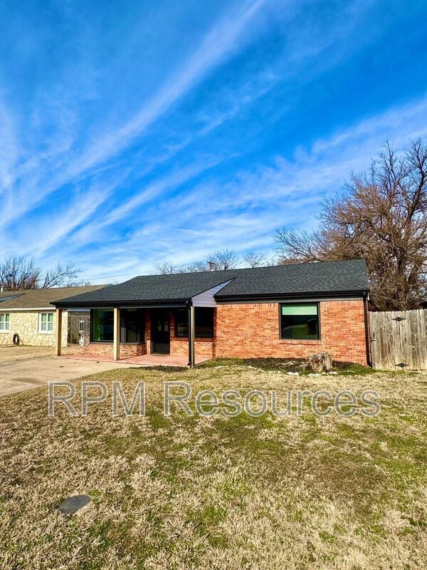 1705 Carlisle Rd in The Village, OK - Building Photo - Building Photo