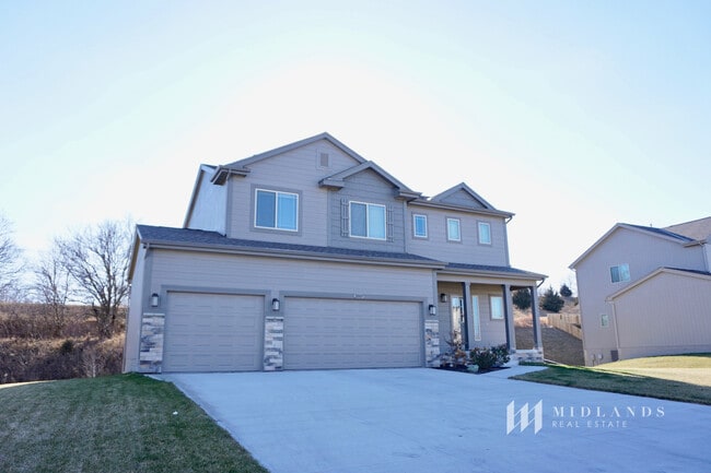 property at 2007 Oriole Dr