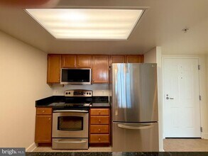 11800 Sunset Hills Rd in Reston, VA - Building Photo - Building Photo