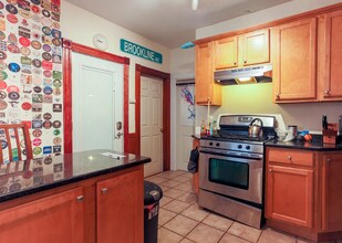 70 Calumet St, Unit 1 in Boston, MA - Foto de edificio - Building Photo