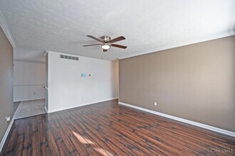 8638 Northport Dr in Cincinnati, OH - Foto de edificio - Building Photo