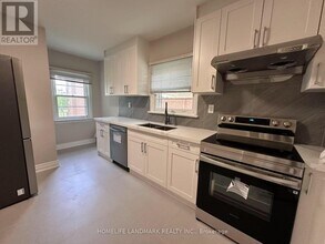 82 Oxford St in Richmond Hill, ON - Building Photo - Building Photo