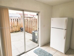 562 NW 82nd Pl in Miami, FL - Building Photo - Building Photo