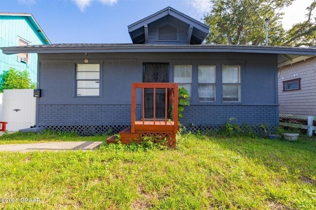 121 Bellevue Ave in Daytona Beach, FL - Foto de edificio - Building Photo