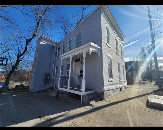 8 Little Monument St