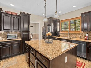 5228 Sandy Cactus Ln in Las Vegas, NV - Building Photo - Building Photo