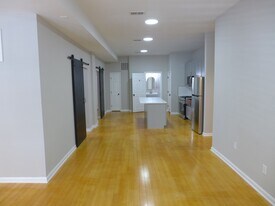 324 Park Ave, Unit 324 in Baltimore, MD - Building Photo