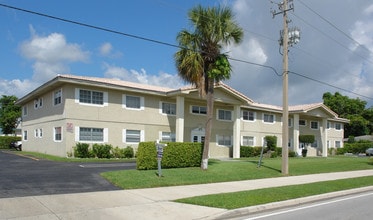 4240-4280 Woodside Dr in Coral Springs, FL - Building Photo - Building Photo