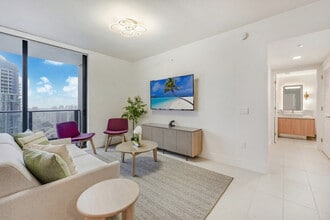 121 NE 5th St in Miami, FL - Building Photo - Building Photo