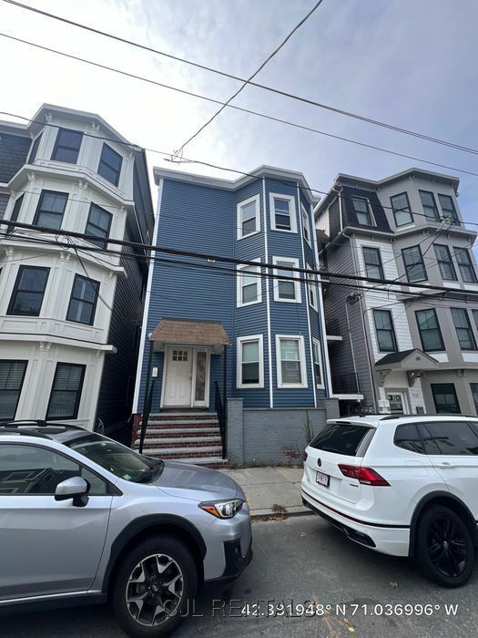 63 Falcon St in Boston, MA - Building Photo