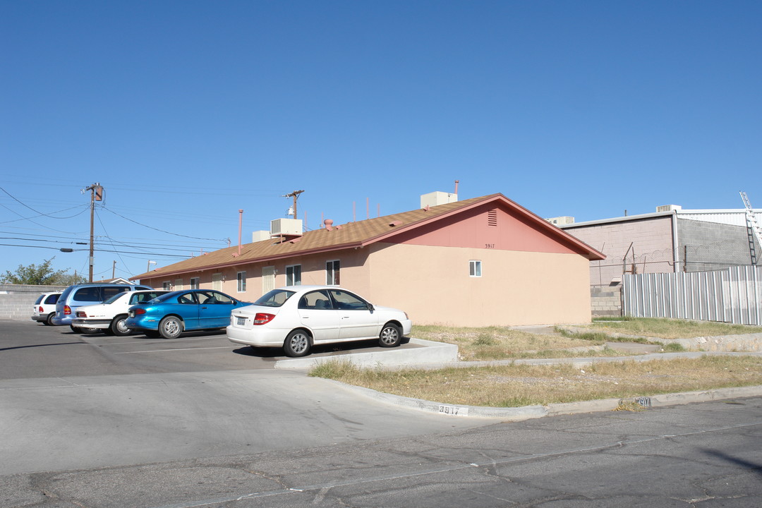 3903-3917 Taylor Ave in El Paso, TX - Building Photo