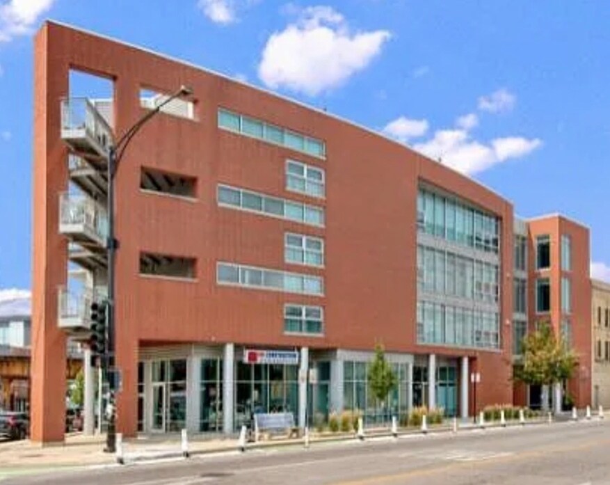 2000 N Milwaukee Ave in Chicago, IL - Building Photo