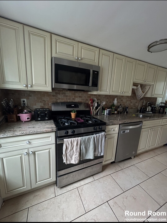 15 Mansfield St, Unit 2 in Boston, MA - Building Photo