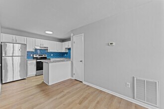 9609 18th Bay St-Unit -1 in Norfolk, VA - Building Photo - Building Photo