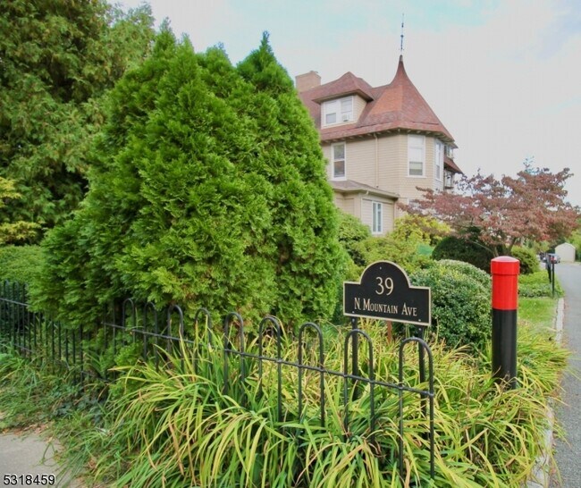 39 N Mountain Ave in Montclair, NJ - Building Photo - Building Photo