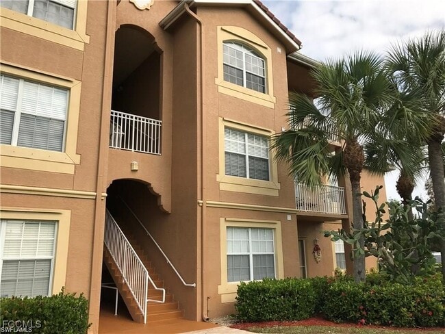 15655 Ocean Walk Circle in Ft. Myers, FL - Foto de edificio - Building Photo