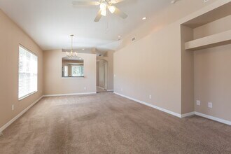 4321 Bethpage Ct in Zephyrhills, FL - Building Photo - Building Photo