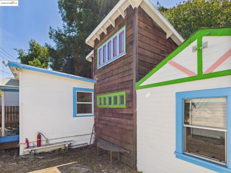 1545 Mariposa St in Richmond, CA - Building Photo