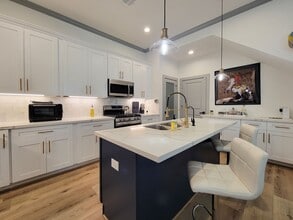 6520 Couch St in Houston, TX - Foto de edificio - Building Photo