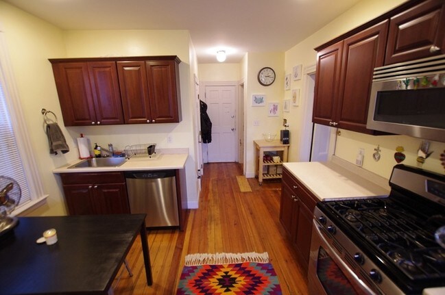 24 Howell St in Dorchester, MA - Building Photo - Interior Photo