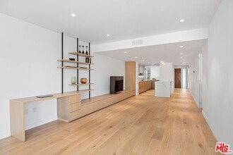 2950 Neilson Way in Santa Monica, CA - Building Photo - Building Photo