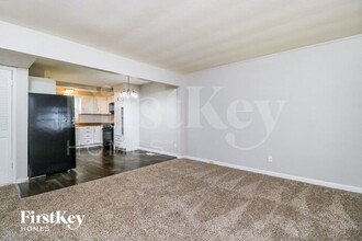 930 5th Plaza in Florissant, MO - Building Photo - Building Photo
