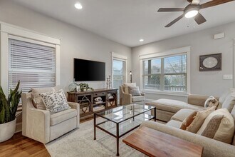 1302A Stainback Ave in Nashville, TN - Building Photo - Building Photo