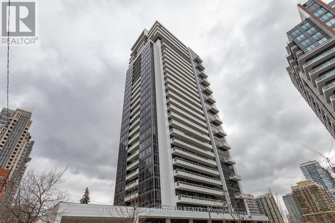 75-1075 Canterbury Pl in Toronto, ON - Building Photo