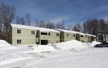 Wine Creek Apartments in Oswego, NY - Building Photo - Building Photo