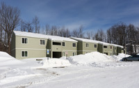 Wine Creek Apartments in Oswego, NY - Foto de edificio - Building Photo