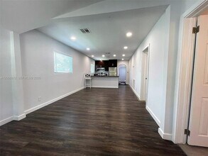 22 NW 14th Ave in Dania Beach, FL - Building Photo - Building Photo
