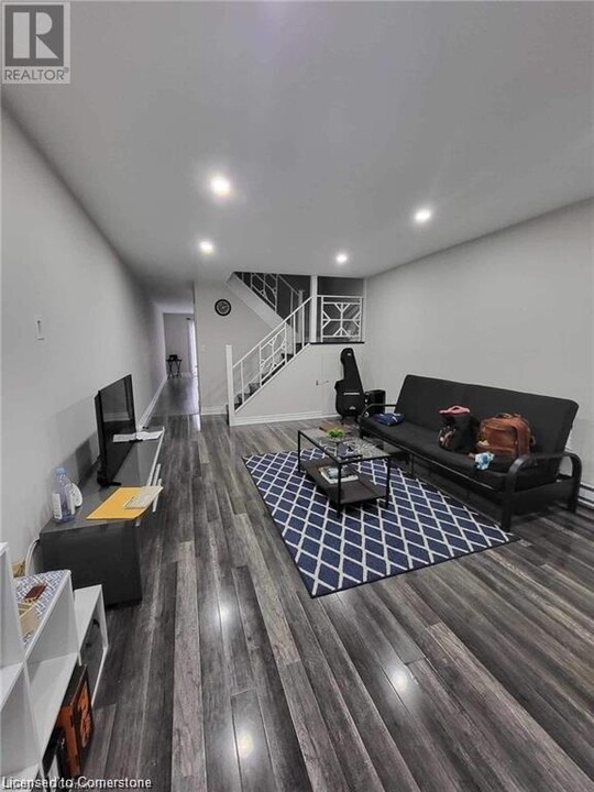 8646 Willoughby Dr in Niagara Falls, ON - Building Photo