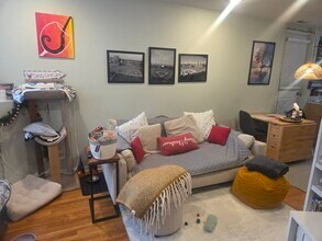 2047 W Evergreen Ave, Unit Garden in Chicago, IL - Foto de edificio - Building Photo