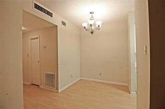 10053 Westpark Dr in Houston, TX - Building Photo - Building Photo