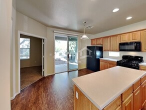 8802 Salvestrin Point Ave in Las Vegas, NV - Building Photo - Building Photo