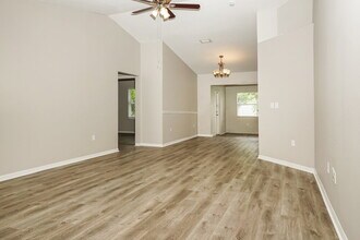 5146 Old Ashwood Dr in Sarasota, FL - Foto de edificio - Building Photo