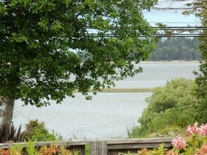 91738 Cape Arago Hwy in Coos Bay, OR - Building Photo - Building Photo