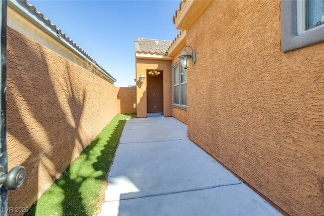 472 Via Stretto Ave in Henderson, NV - Building Photo - Building Photo